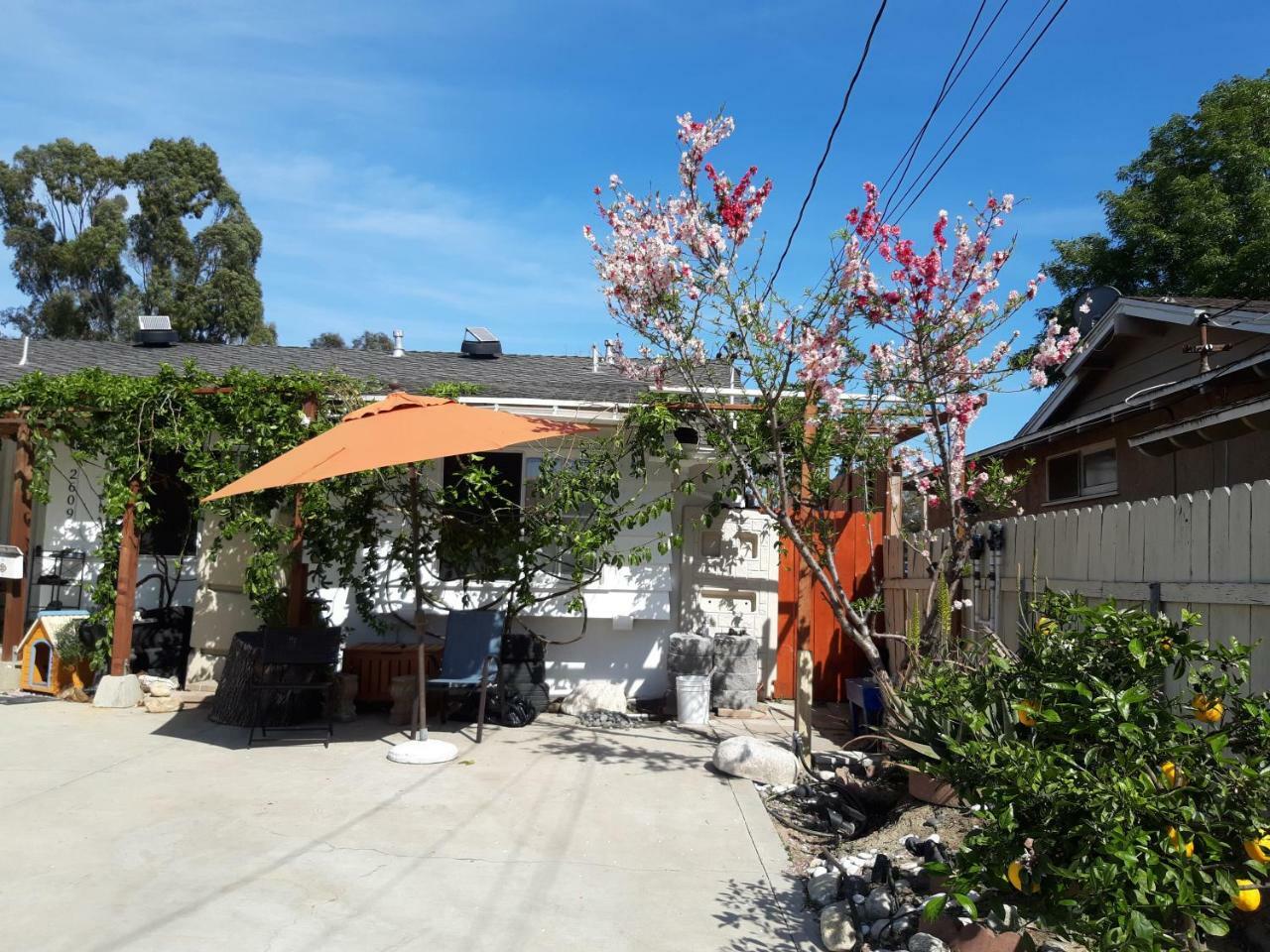 Oc House Bed & Breakfast Santa Ana Exterior photo